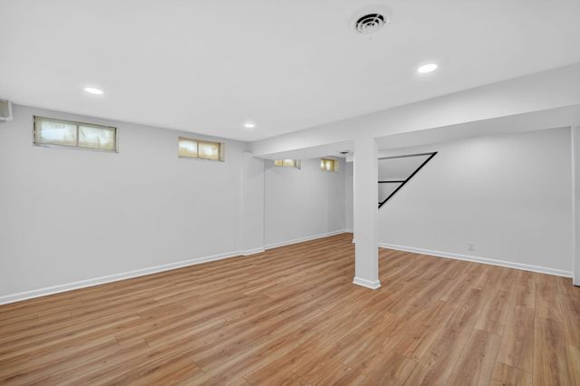 4208 Valley Circle, Des Moines, IA 50317