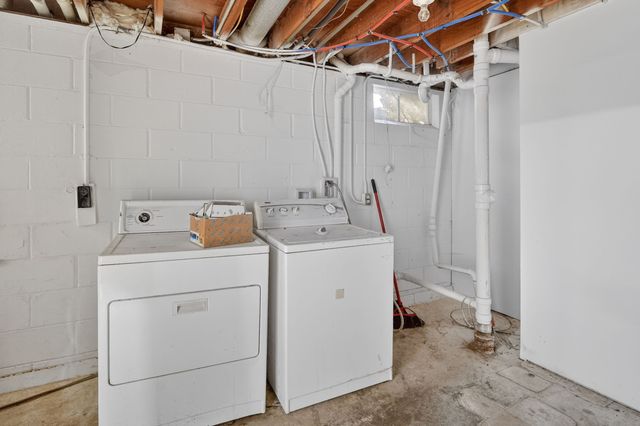 4208 Valley Circle, Des Moines, IA 50317