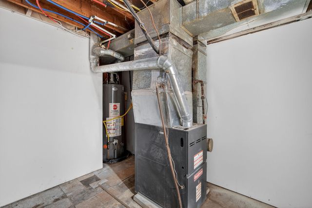 4208 Valley Circle, Des Moines, IA 50317