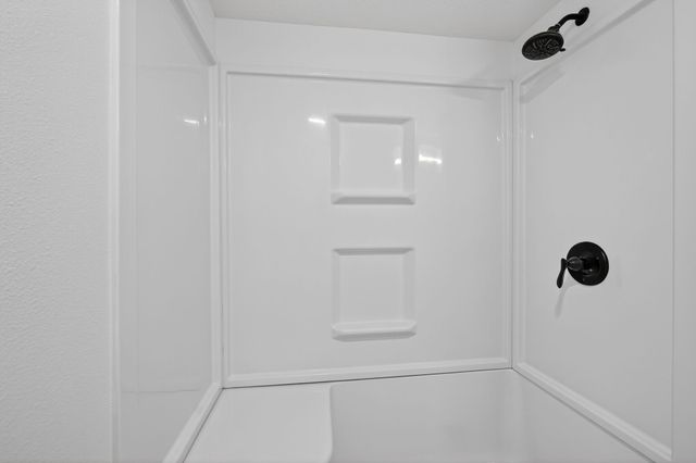 4208 Valley Circle, Des Moines, IA 50317