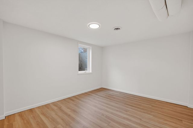 4208 Valley Circle, Des Moines, IA 50317