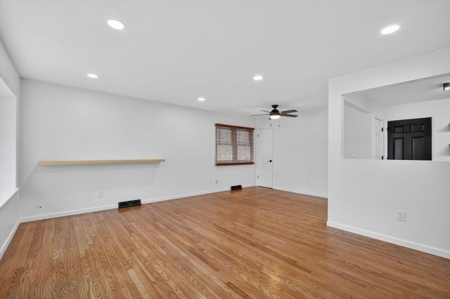 4208 Valley Circle, Des Moines, IA 50317