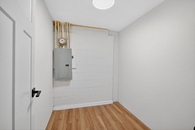 4208 Valley Circle, Des Moines, IA 50317