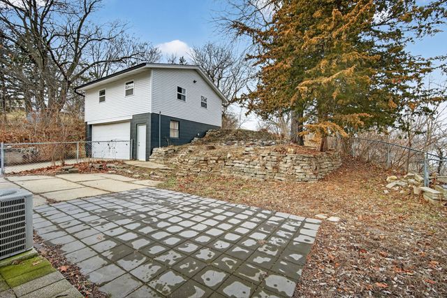 4208 Valley Circle, Des Moines, IA 50317