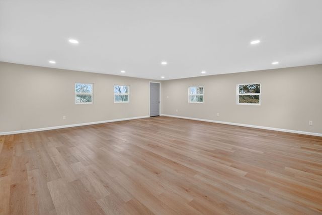 4208 Valley Circle, Des Moines, IA 50317