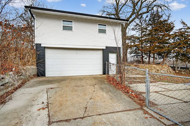 4208 Valley Circle, Des Moines, IA 50317