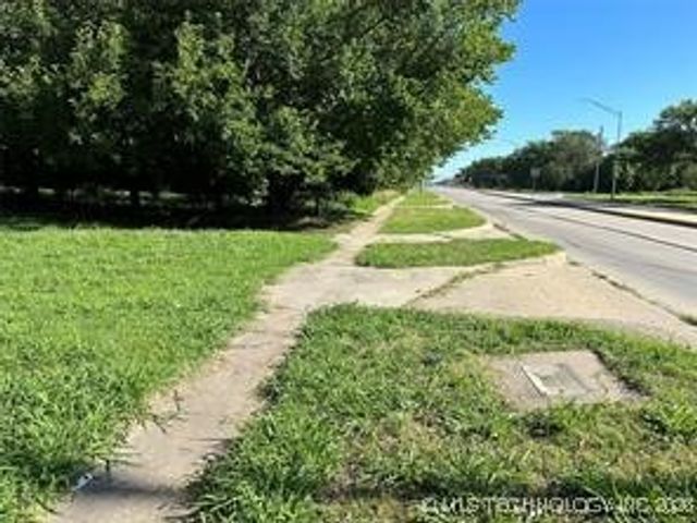 1016 N Wood Drive, Okmulgee, OK 74447