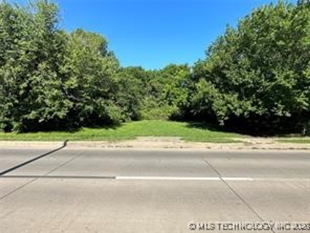 1016 N Wood Drive, Okmulgee, OK 74447