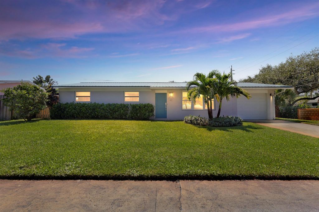 47 Ridgewood Circle, Tequesta, FL 33469