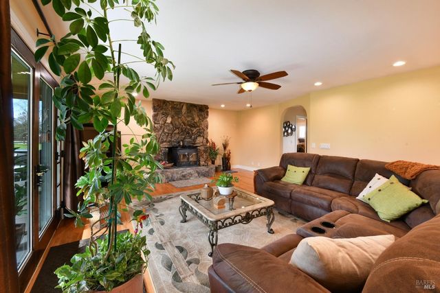 4782 Hall Rd, Santa Rosa, CA 95401