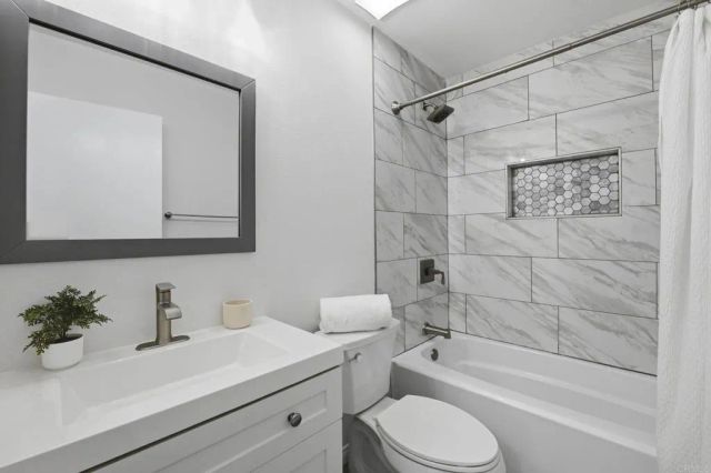 821 Del Mar Downs Road D, Solana Beach, CA 92075
