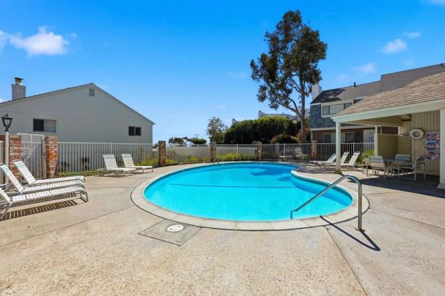 821 Del Mar Downs Road D, Solana Beach, CA 92075