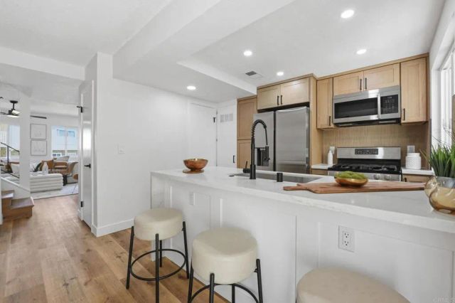821 Del Mar Downs Road D, Solana Beach, CA 92075