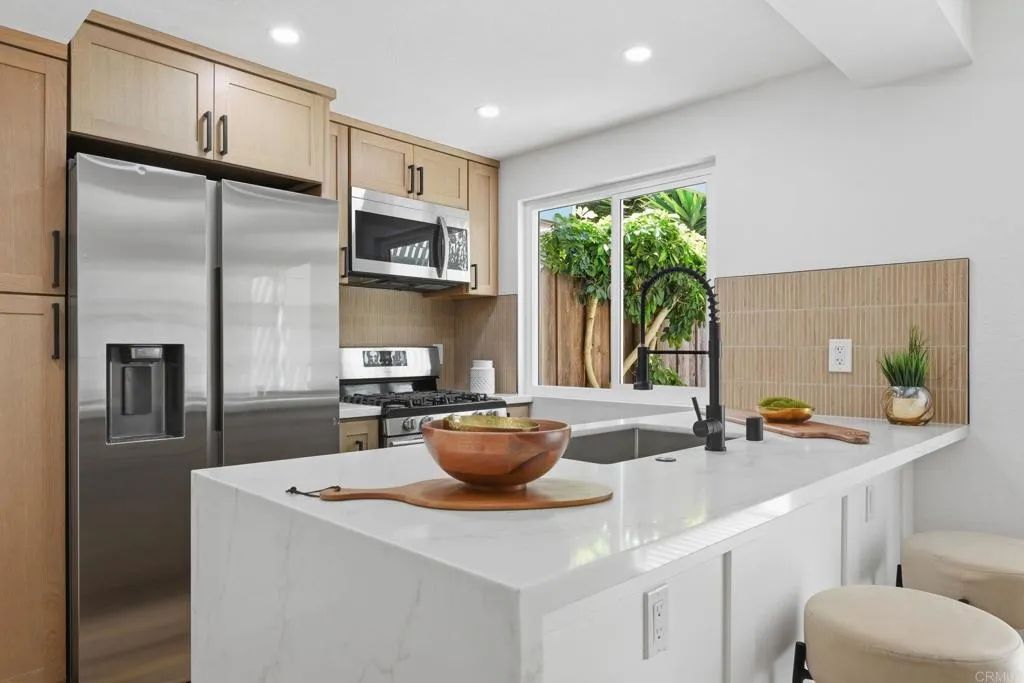 821 Del Mar Downs Road D, Solana Beach, CA 92075