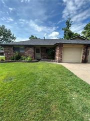 3502 W Wood Street, Rogers, AR 72756
