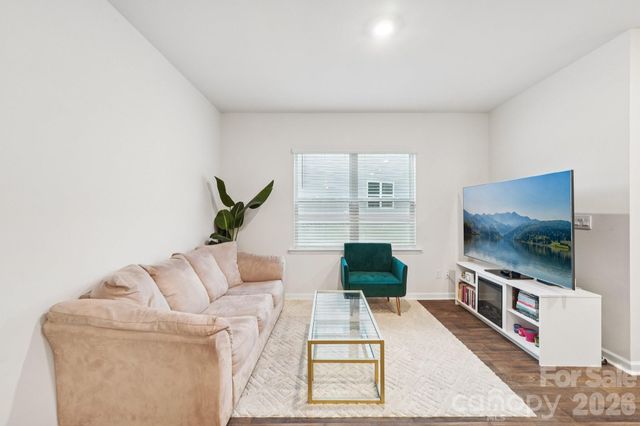 9051 Lowfalls Lane, Charlotte, NC 28216