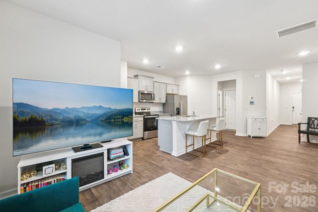 9051 Lowfalls Lane, Charlotte, NC 28216