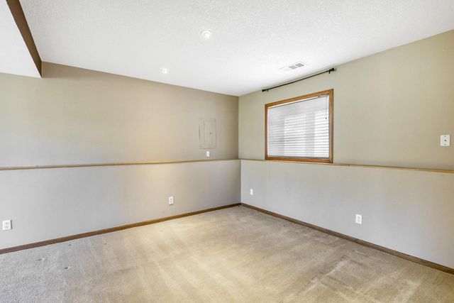 2015 Heritage Drive, Shakopee, MN 55379