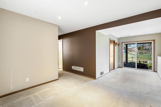 2015 Heritage Drive, Shakopee, MN 55379