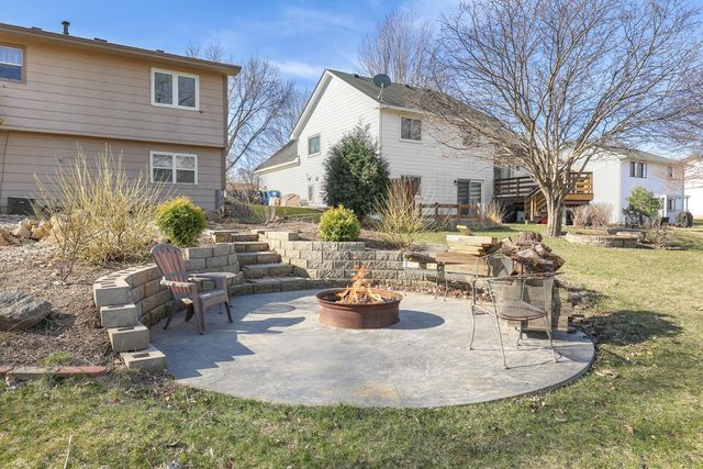 2015 Heritage Drive, Shakopee, MN 55379