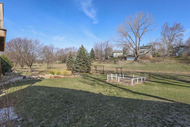 2015 Heritage Drive, Shakopee, MN 55379