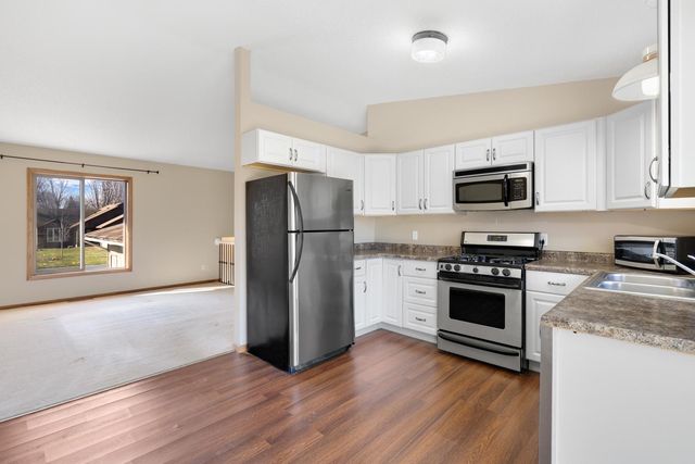 2015 Heritage Drive, Shakopee, MN 55379