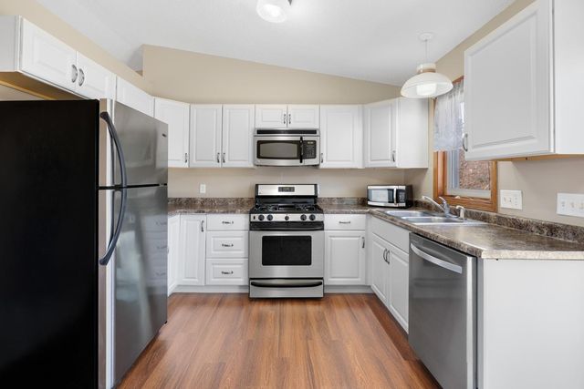 2015 Heritage Drive, Shakopee, MN 55379