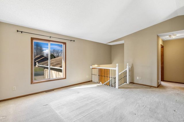 2015 Heritage Drive, Shakopee, MN 55379