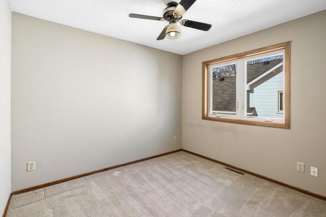 2015 Heritage Drive, Shakopee, MN 55379