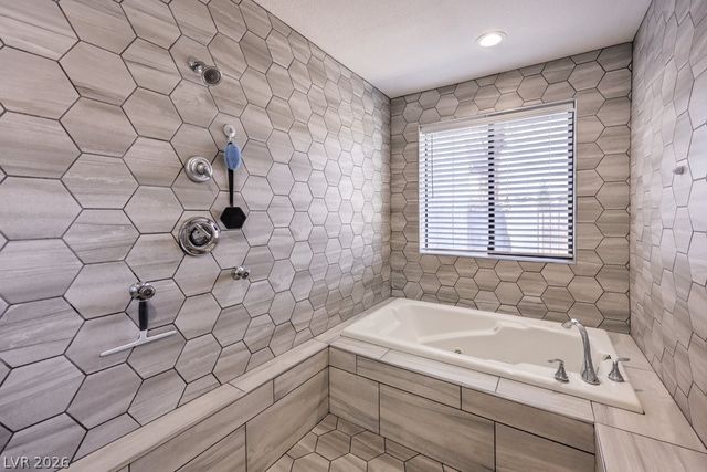 5809 Paseo Del Mar, Las Vegas, NV 89108