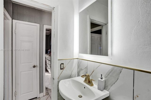 16001 NW 28th Pl, Miami Gardens, FL 33054