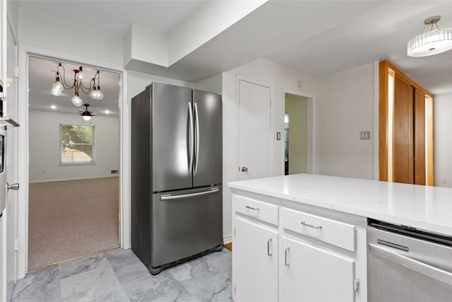 7475 Brentcove Circle, Dallas, TX 75214