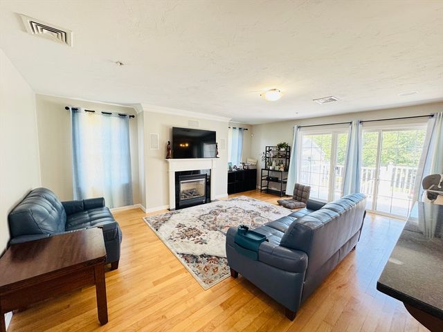 717 Hampton Way 717, Abington, MA 02351