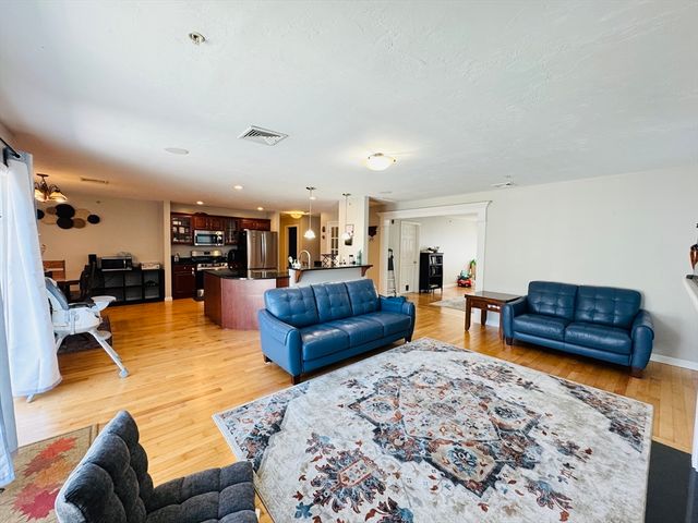 717 Hampton Way 717, Abington, MA 02351