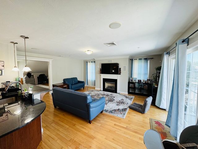 717 Hampton Way 717, Abington, MA 02351