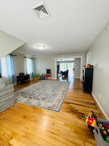 717 Hampton Way 717, Abington, MA 02351