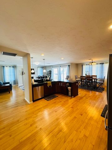717 Hampton Way 717, Abington, MA 02351