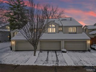 1872 Ridgeview Circle Drive, Ballwin, MO 63021