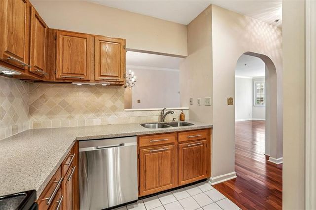 2499 Peachtree Road NE 406, Atlanta, GA 30305
