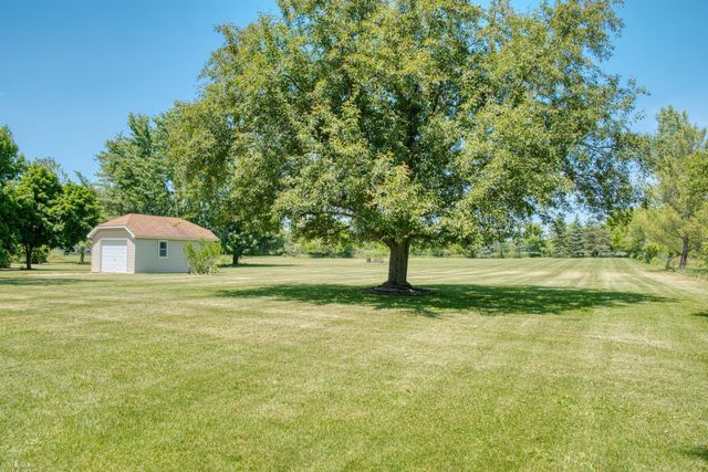 1300 W Hibbard Road, Owosso, MI 48867