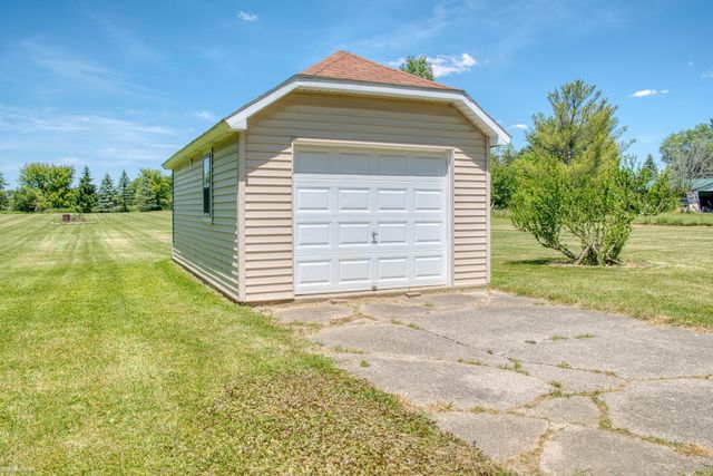 1300 W Hibbard Road, Owosso, MI 48867
