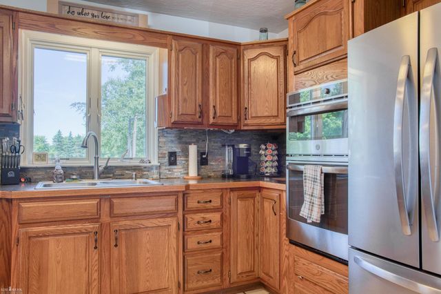 1300 W Hibbard Road, Owosso, MI 48867