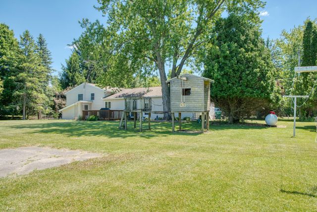 1300 W Hibbard Road, Owosso, MI 48867