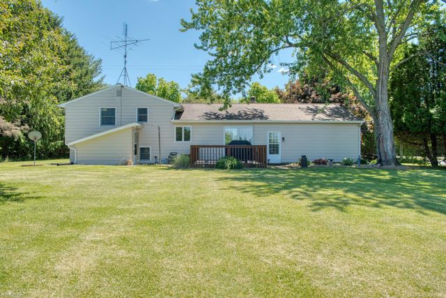 1300 W Hibbard Road, Owosso, MI 48867