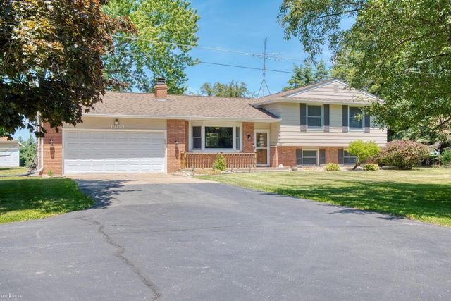 1300 W Hibbard Road, Owosso, MI 48867