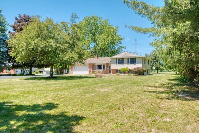 1300 W Hibbard Road, Owosso, MI 48867