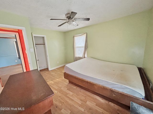 42 N Sixth Street, Clarkton, NC 28433