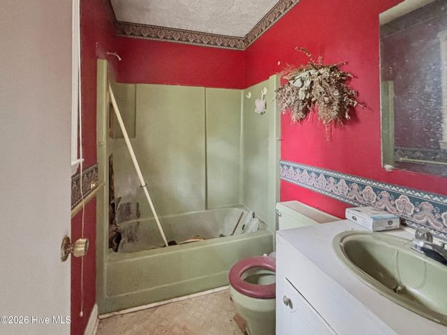 42 N Sixth Street, Clarkton, NC 28433