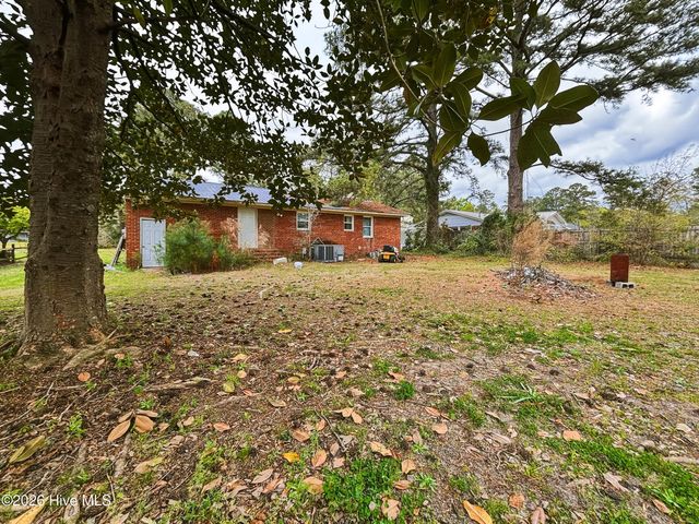 42 N Sixth Street, Clarkton, NC 28433