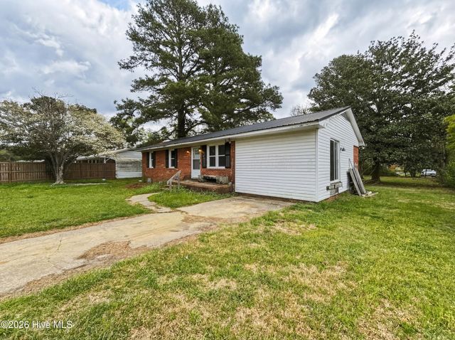 42 N Sixth Street, Clarkton, NC 28433